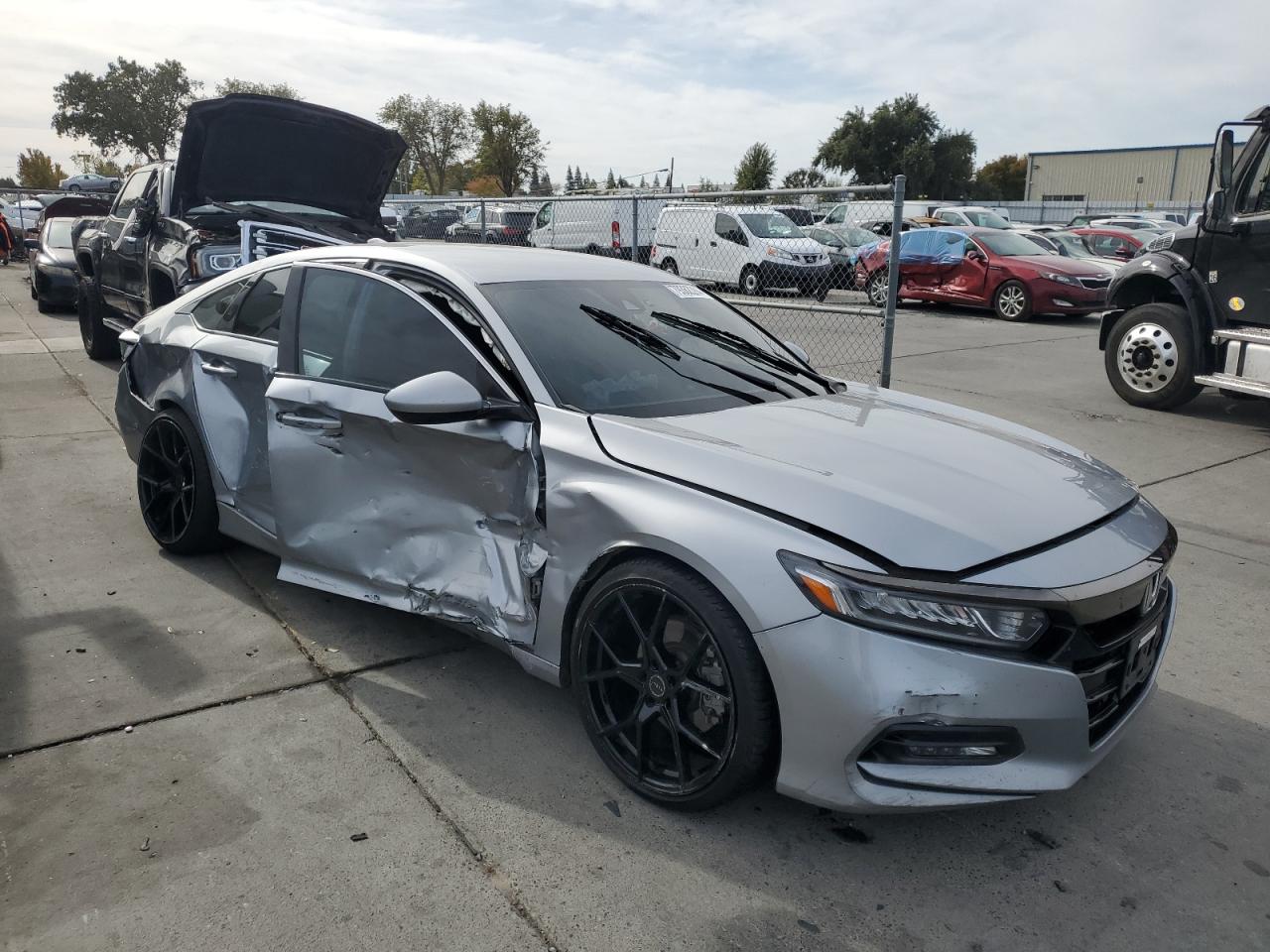 VIN 1HGCV1F30JA009770 2018 HONDA ACCORD no.4