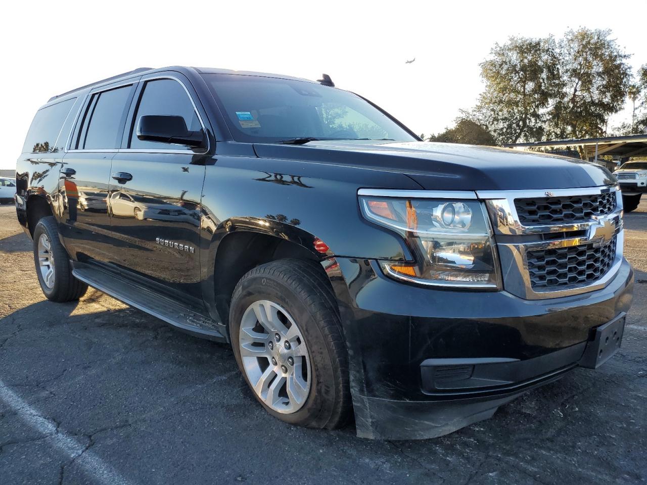 2018 Chevrolet Suburban - Image 4
