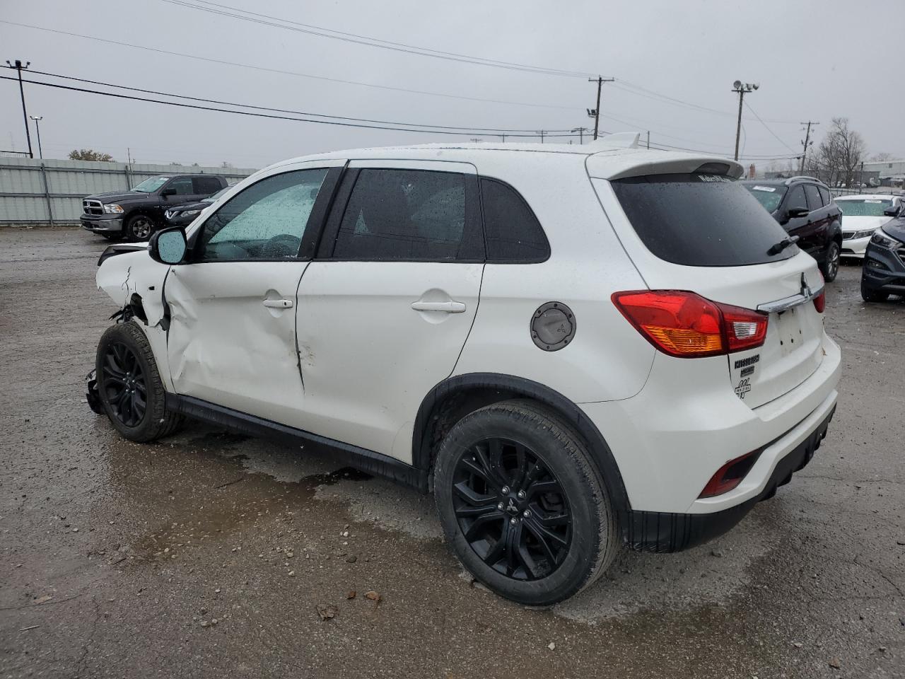 2018 Mitsubishi Outlander - Image 2