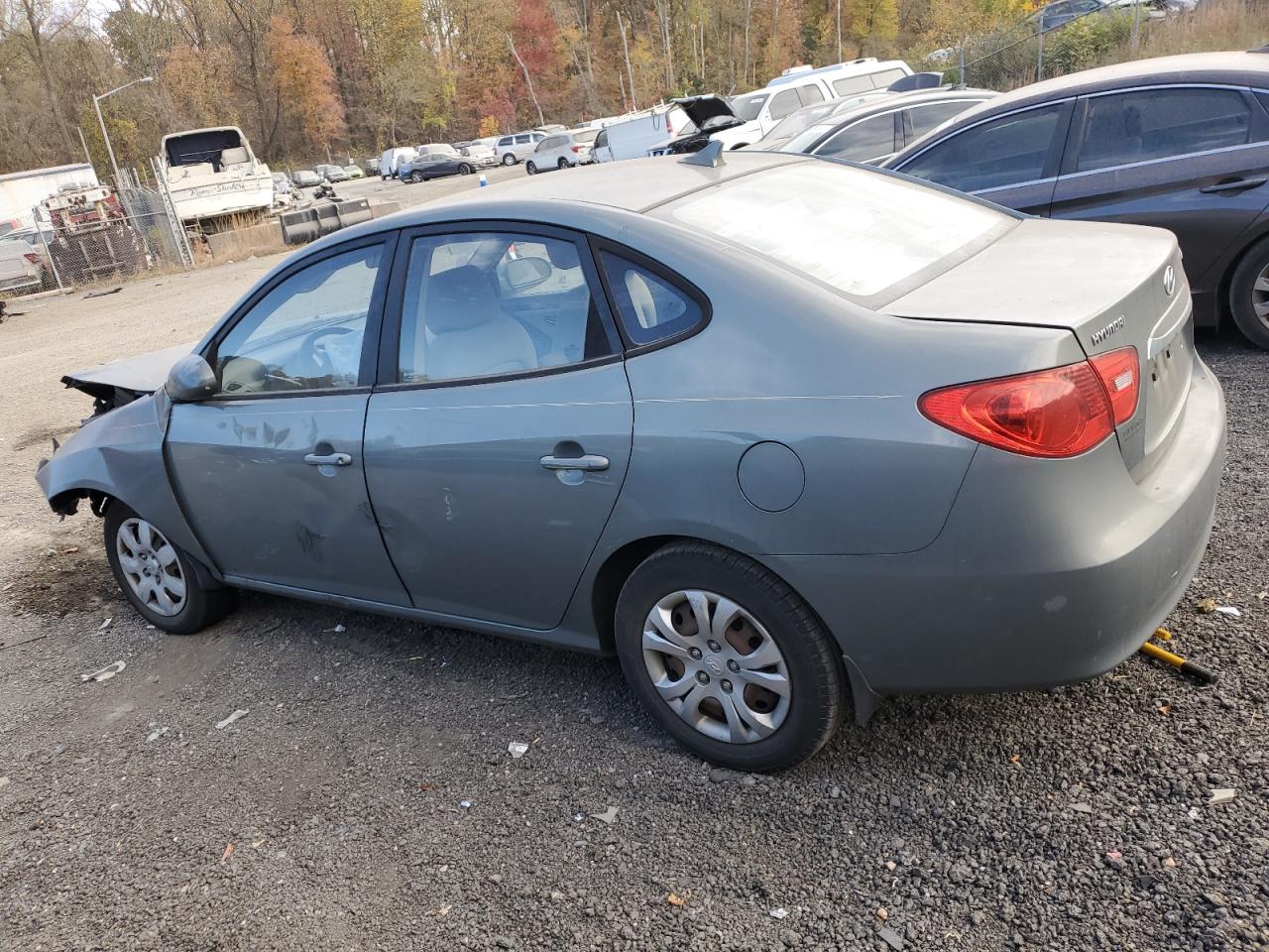 2010 Hyundai Elantra - Image 2