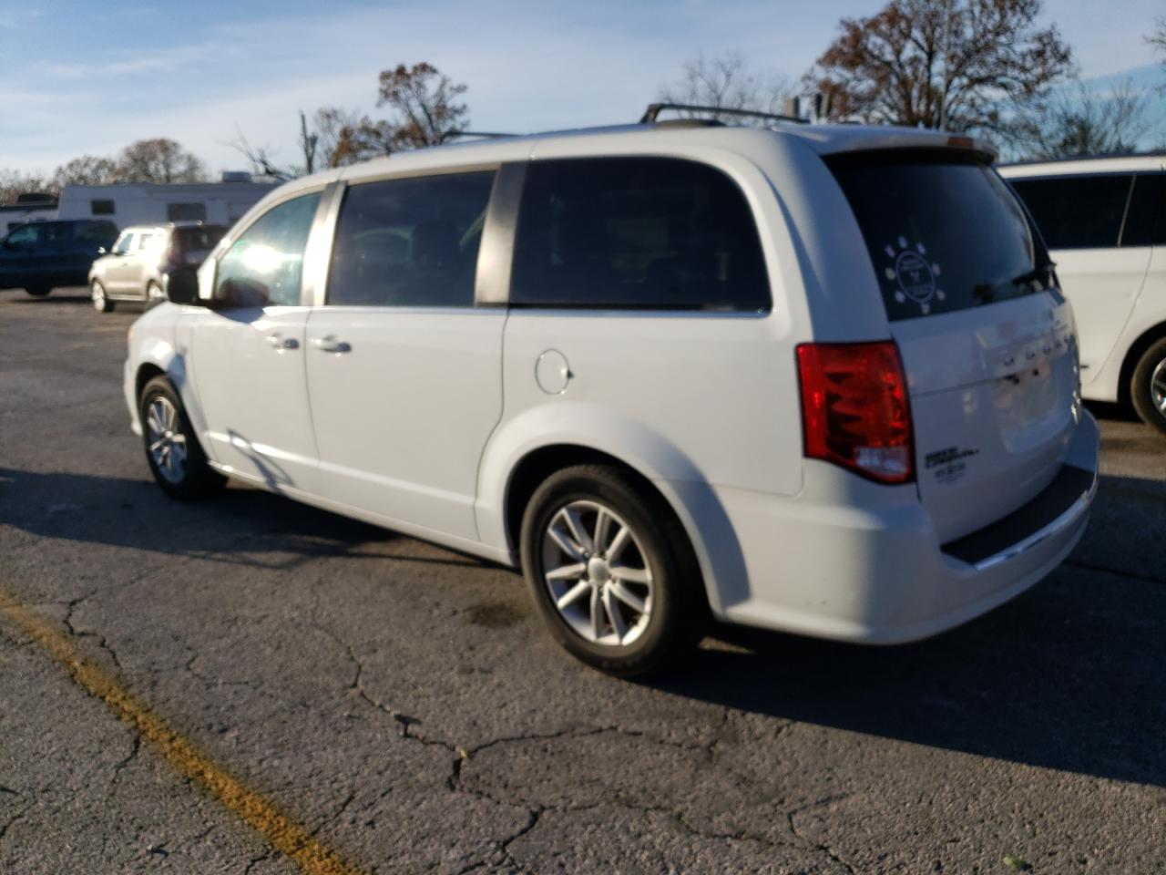 2019 Dodge Caravan - Image 2