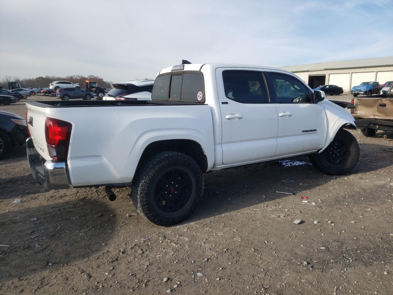 VIN 5TFAX5GNXJX109363 2018 TOYOTA TACOMA no.3