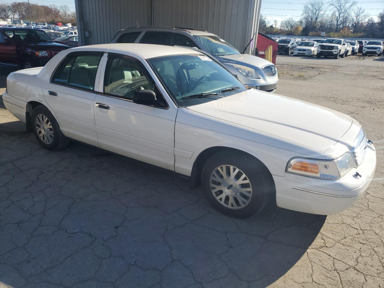 2003 Ford Crown Victoria - Image 4