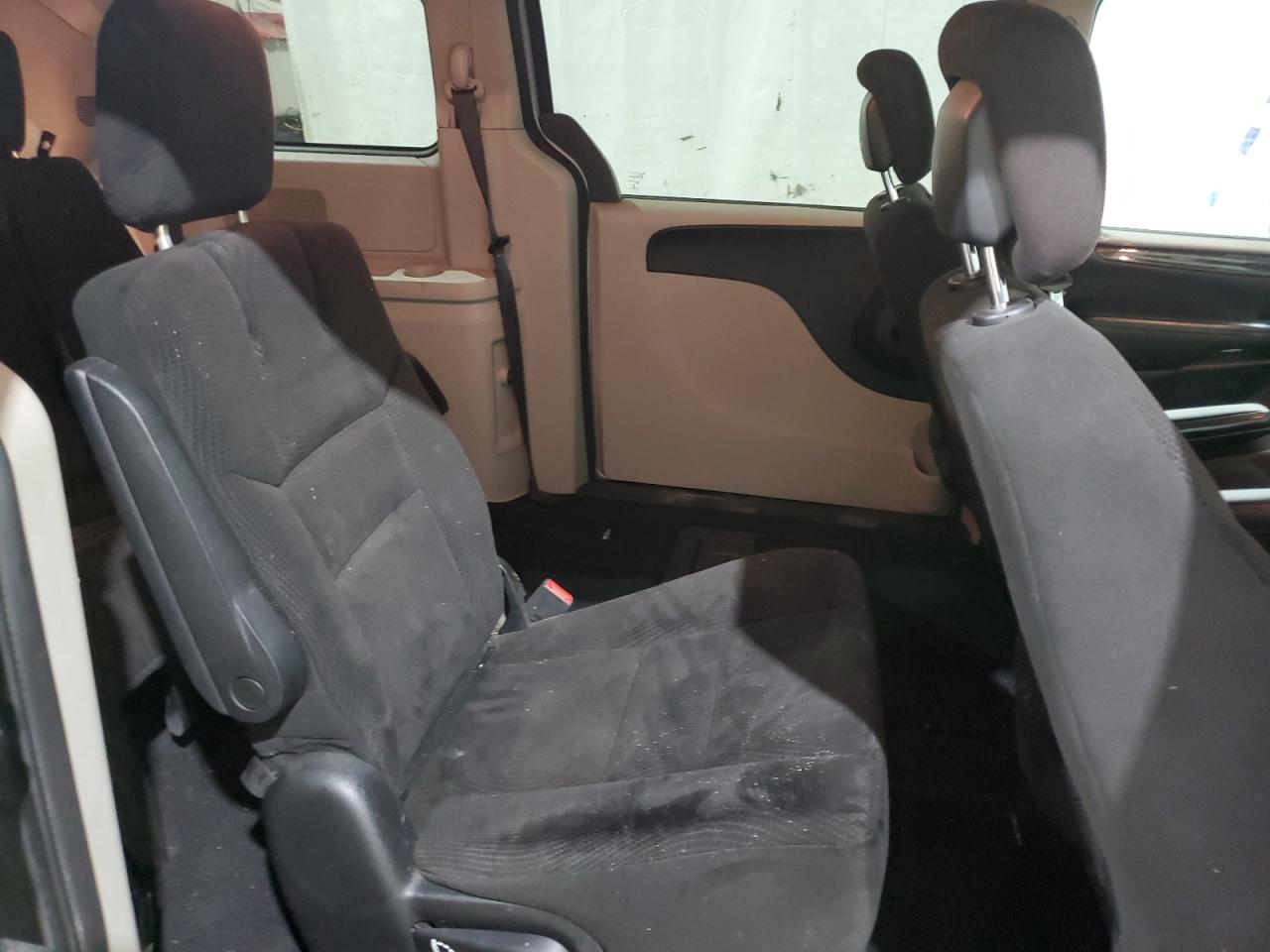 2014 Dodge Caravan - Image 11