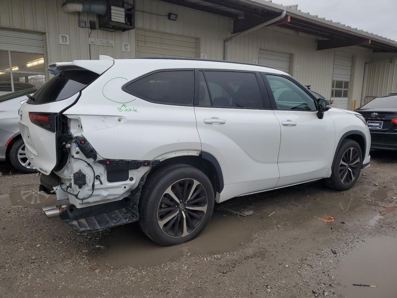 2022 Toyota Highlander - Image 3