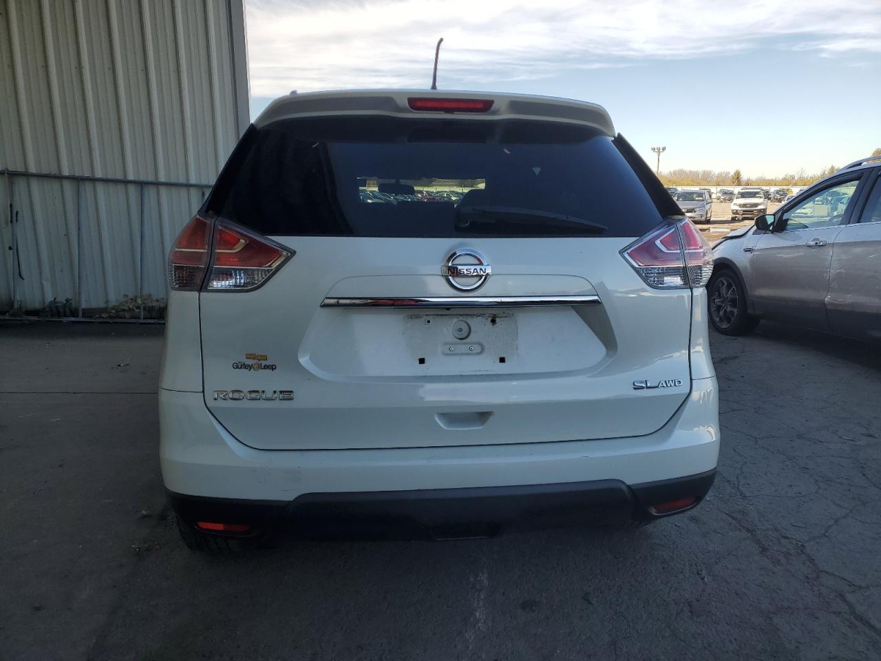 2015 Nissan Rogue S VIN: 5N1AT2MV7FC881621 Lot: 79705274