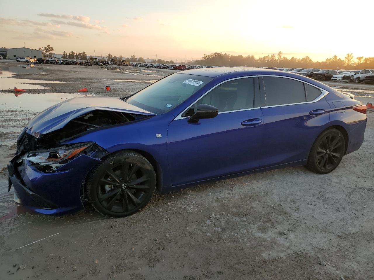 2021 Lexus ES - Image 1