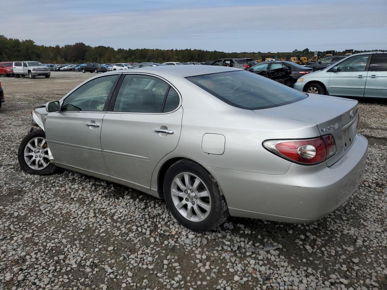 2004 Lexus ES - Image 2