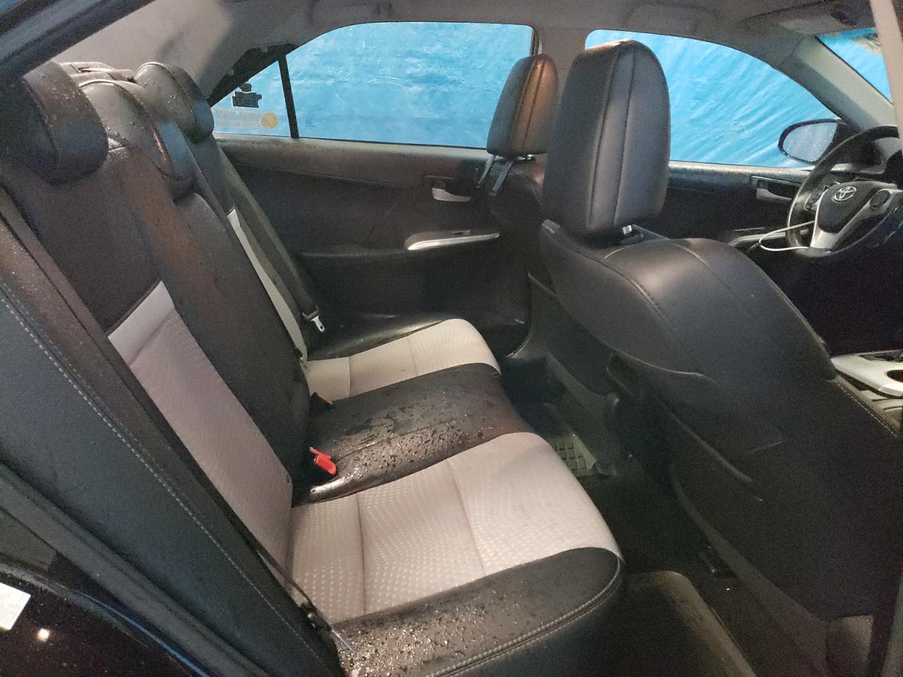 2014 Toyota Camry - Image 10