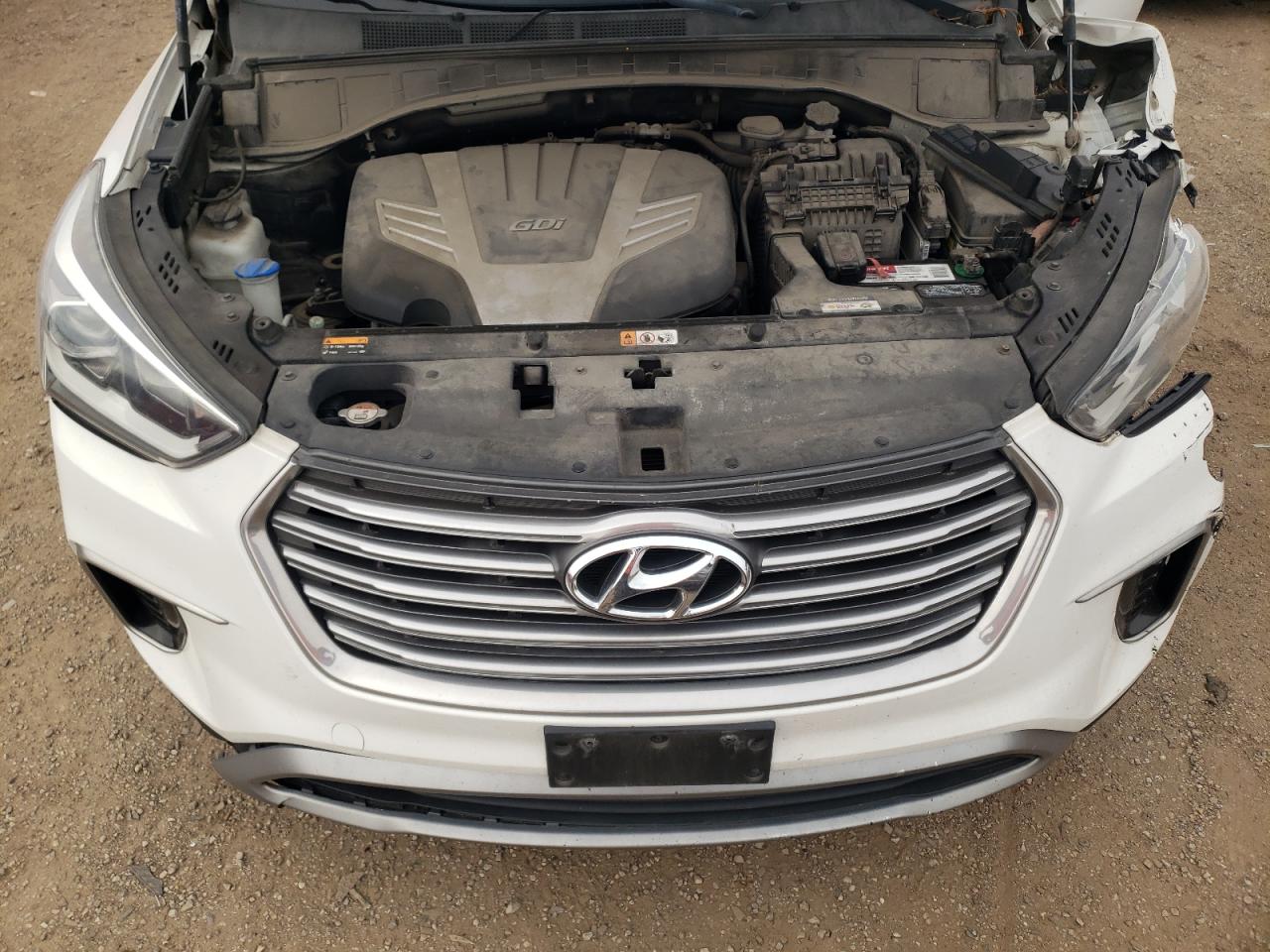 2017 Hyundai Santa Fe - Image 12