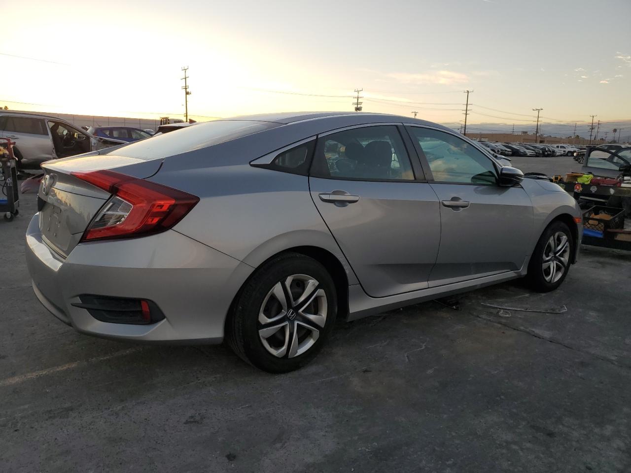 VIN 2HGFC2F58GH568228 2016 HONDA CIVIC no.3