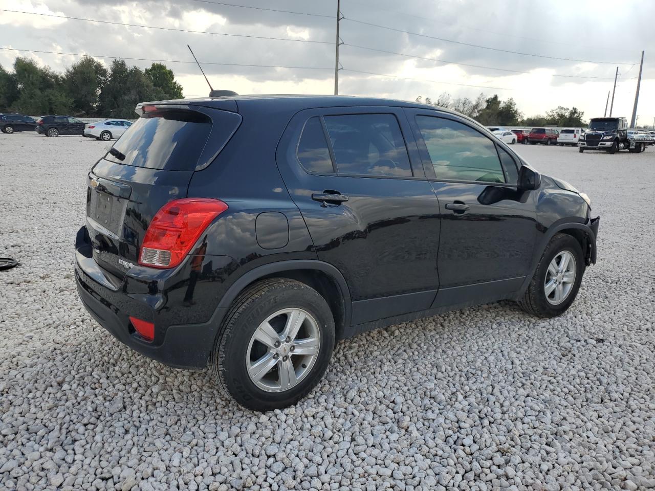 VIN KL7CJKSB6LB063906 2020 CHEVROLET TRAX no.3