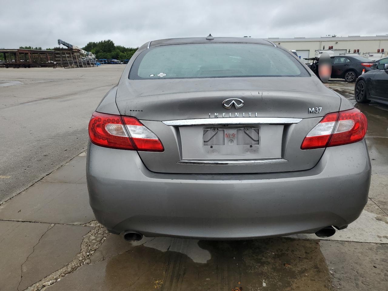 2012 Infiniti M - Image 6