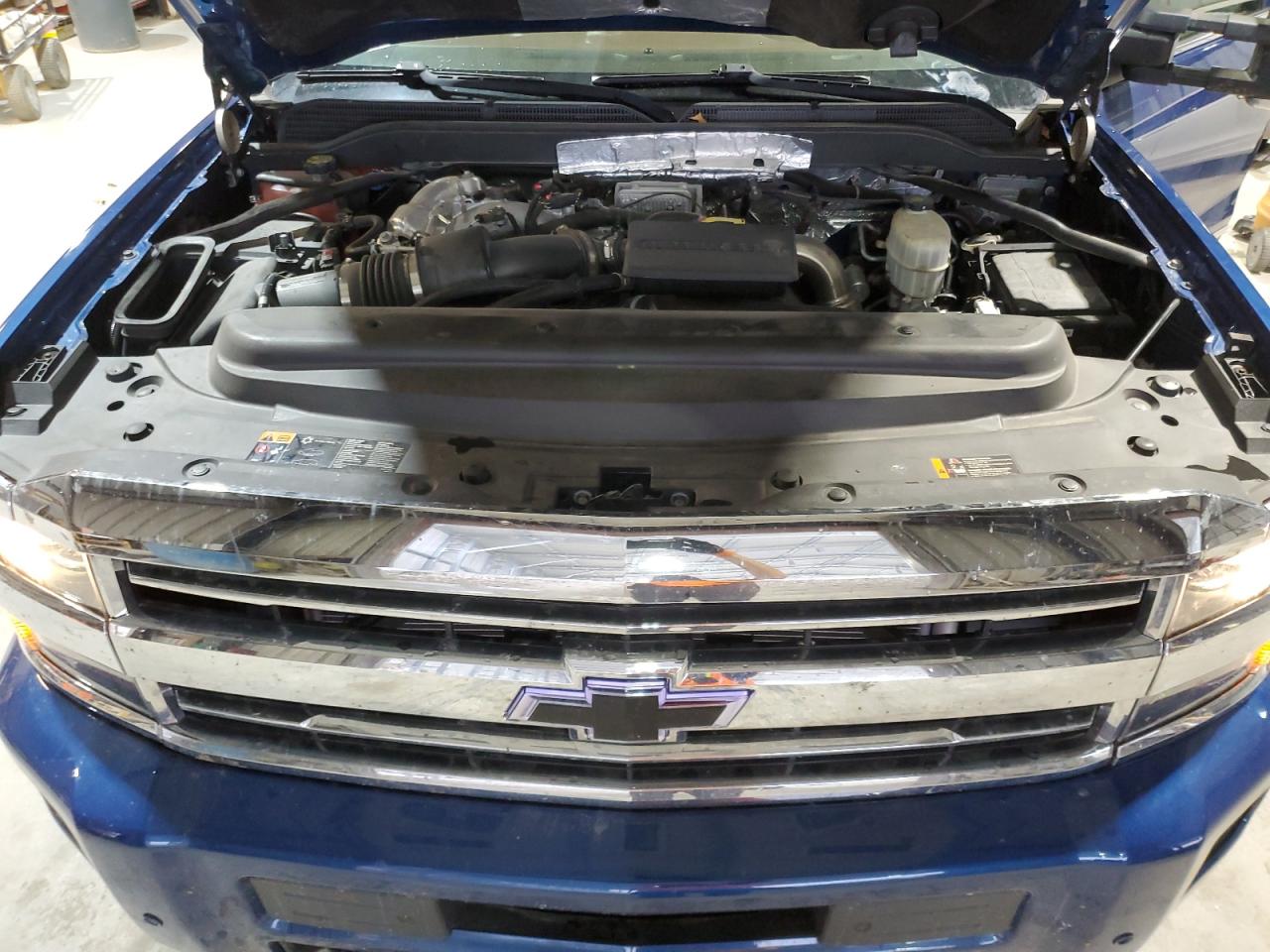 2018 Chevrolet Silverado - Image 11