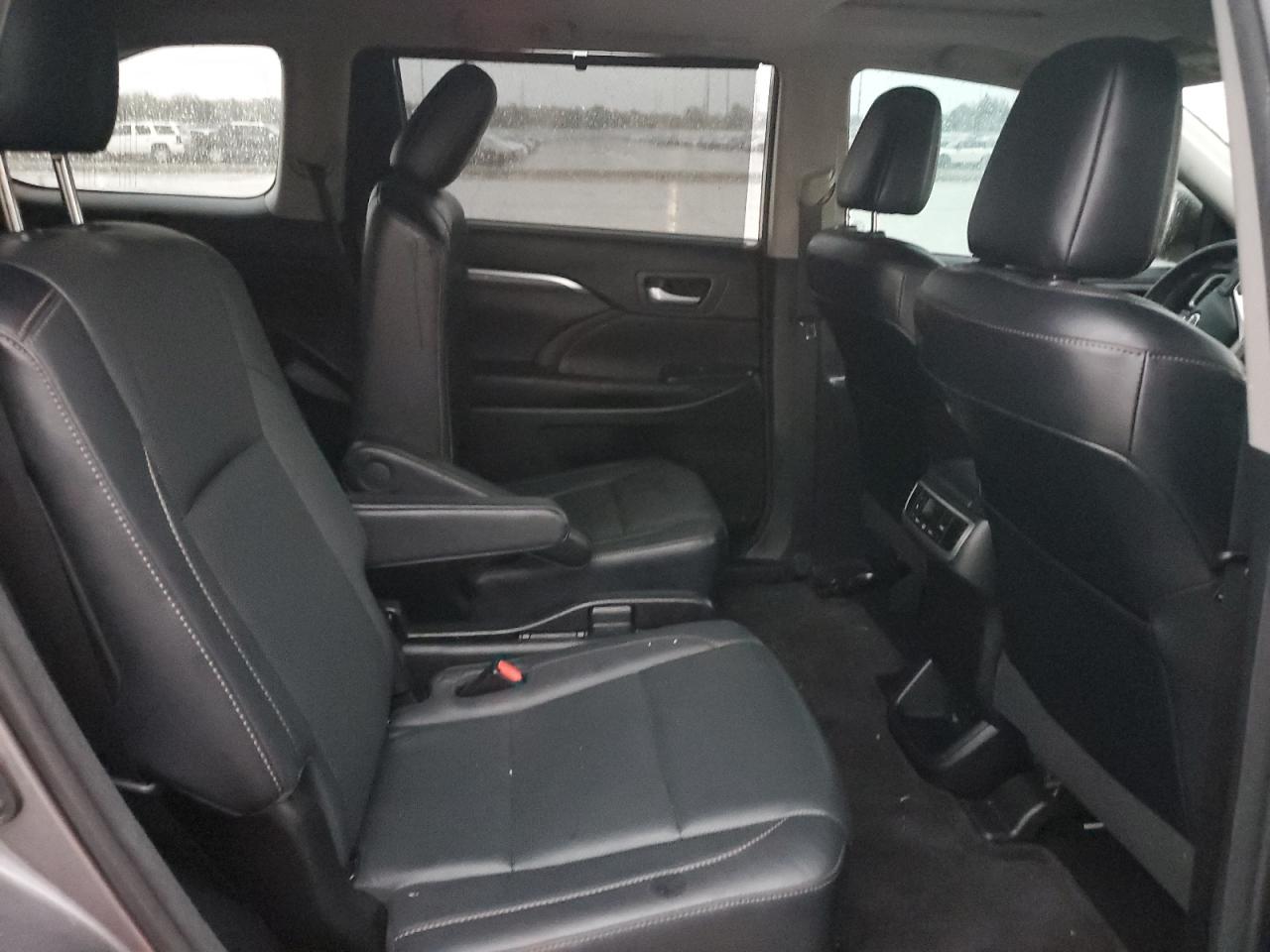 2018 Toyota Highlander - Image 11