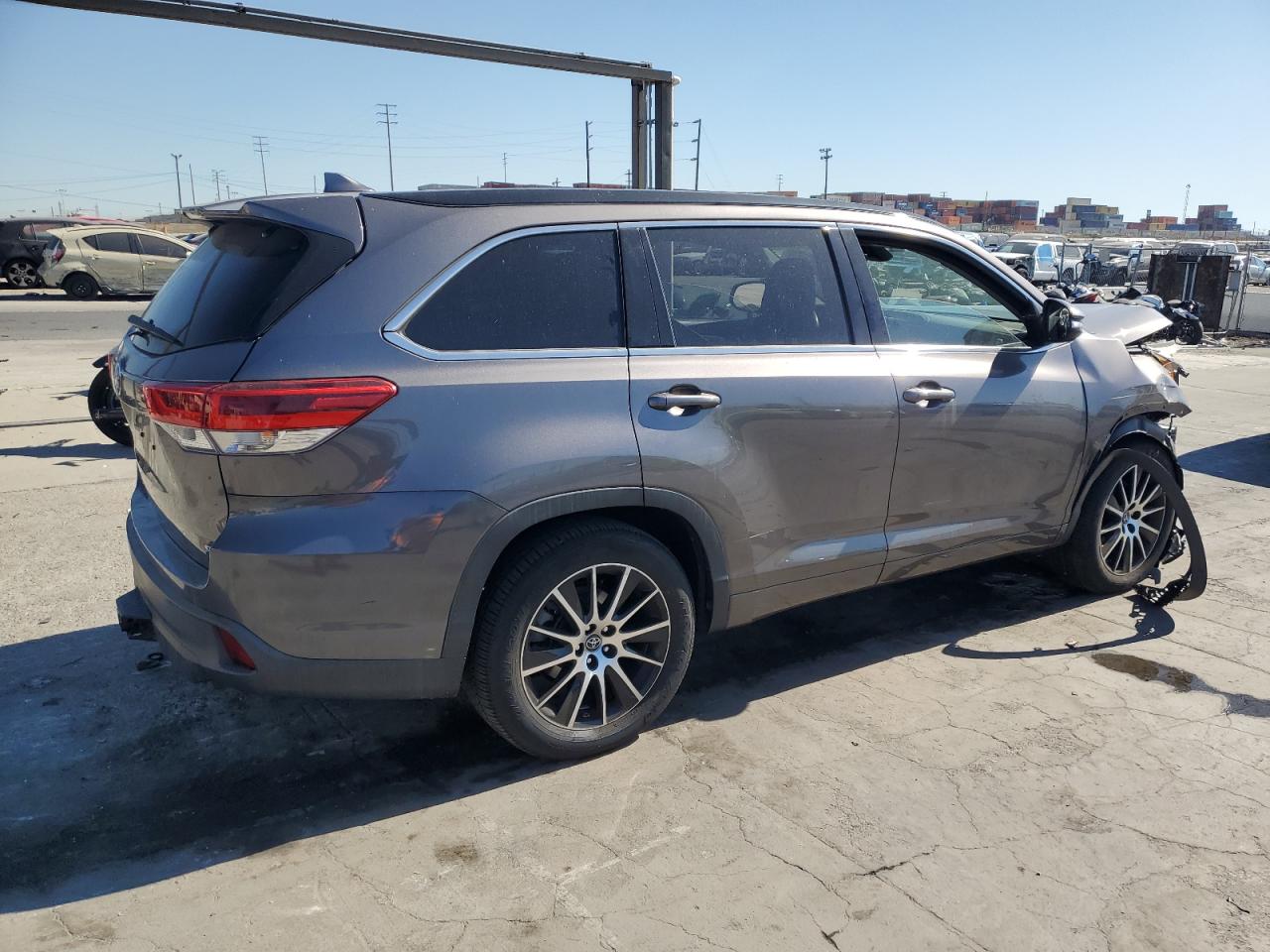 VIN 5TDKZRFH7HS214329 2017 TOYOTA HIGHLANDER no.3