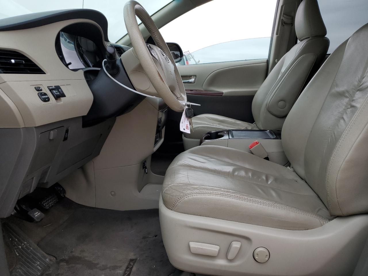 2012 Toyota Sienna - Image 7