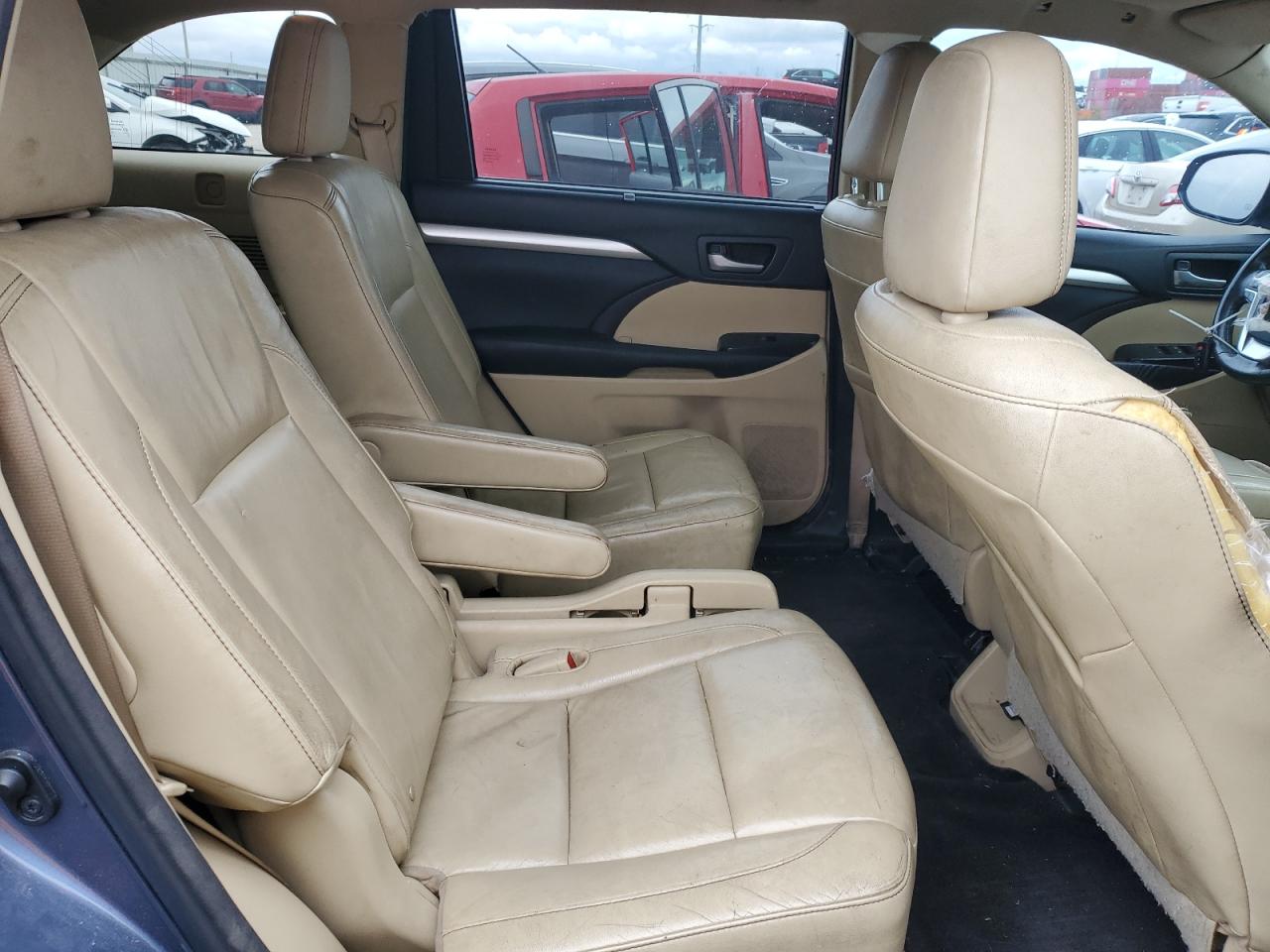 2015 Toyota Highlander - Image 11