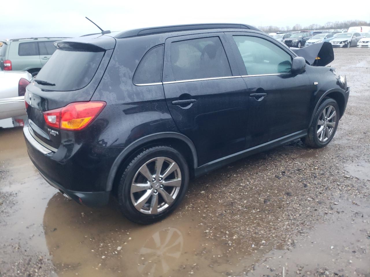 2013 Mitsubishi Outlander - Image 3