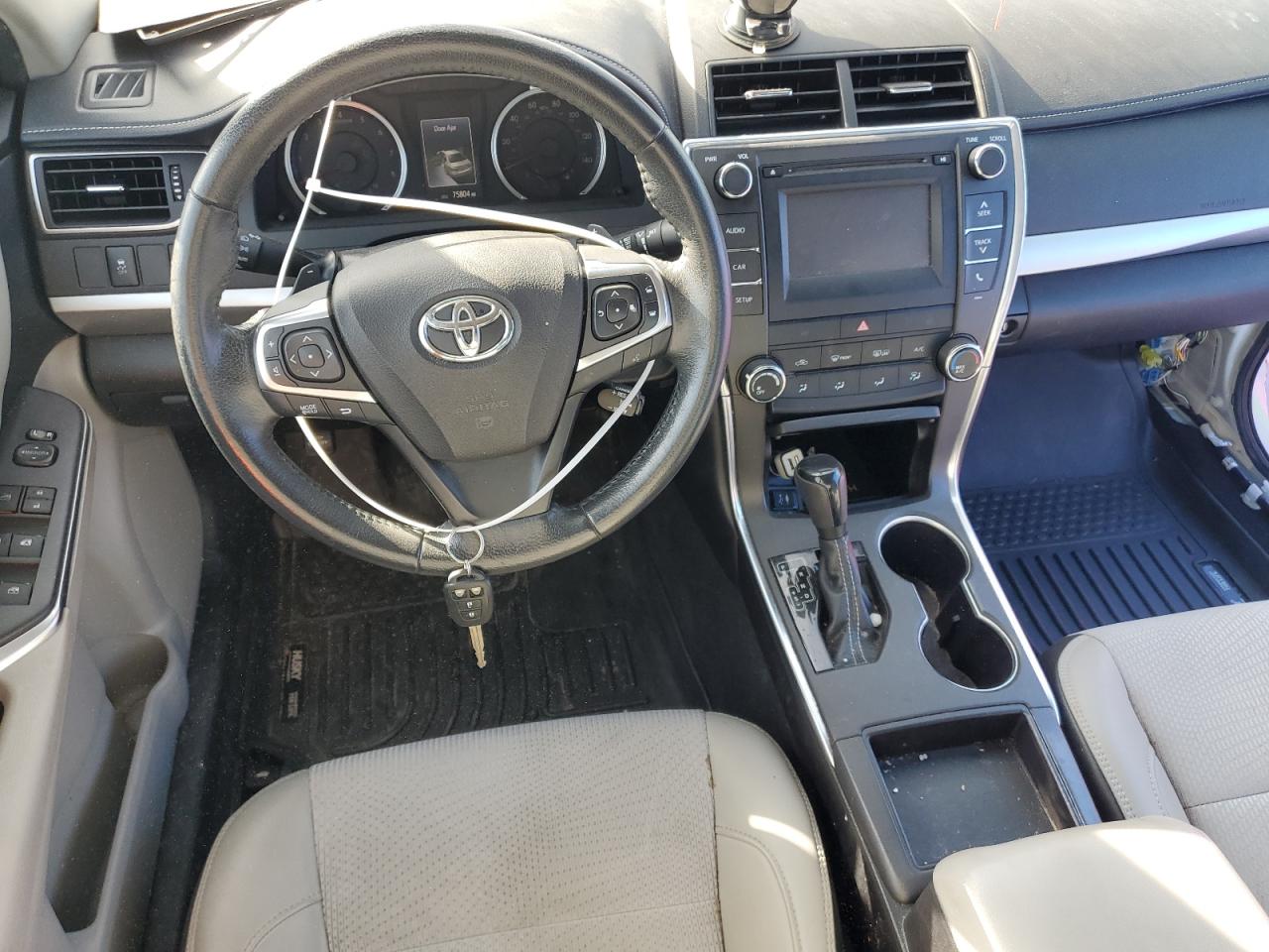 VIN 4T1BF1FK3HU352592 2017 TOYOTA CAMRY no.8