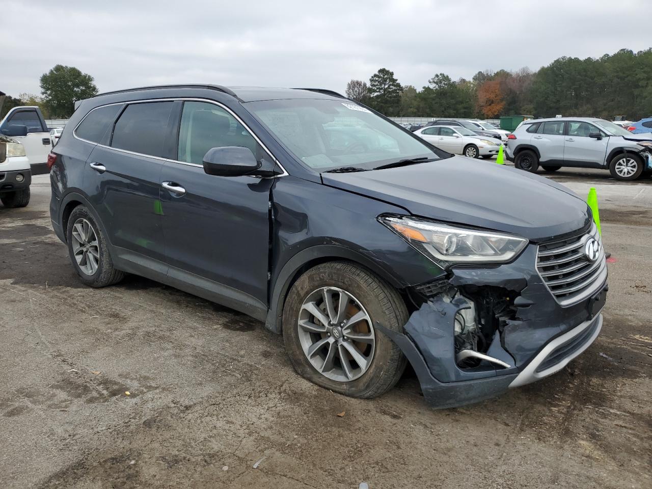 2017 Hyundai Santa Fe - Image 4