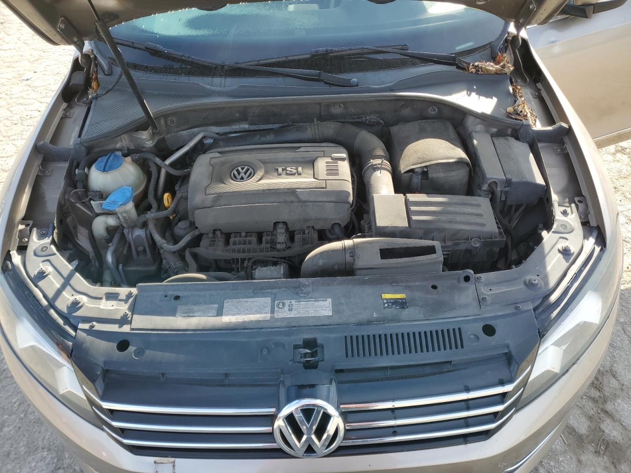 2015 Volkswagen Passat - Image 11
