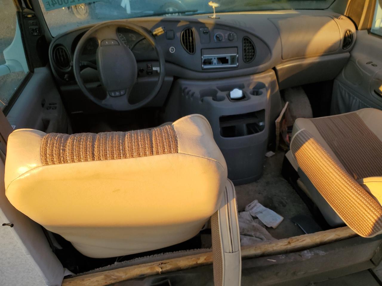 2000 Ford Econoline E450 Super Duty Cutaway Van VIN: 1FDXE45S2YHB92872 Lot: 77372604