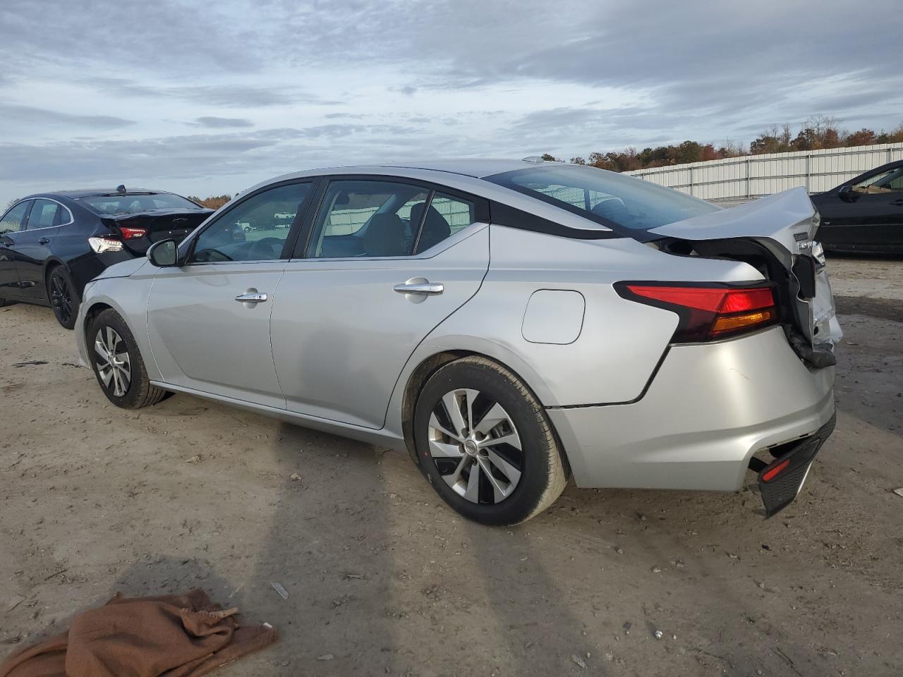 2019 Nissan Altima - Image 2