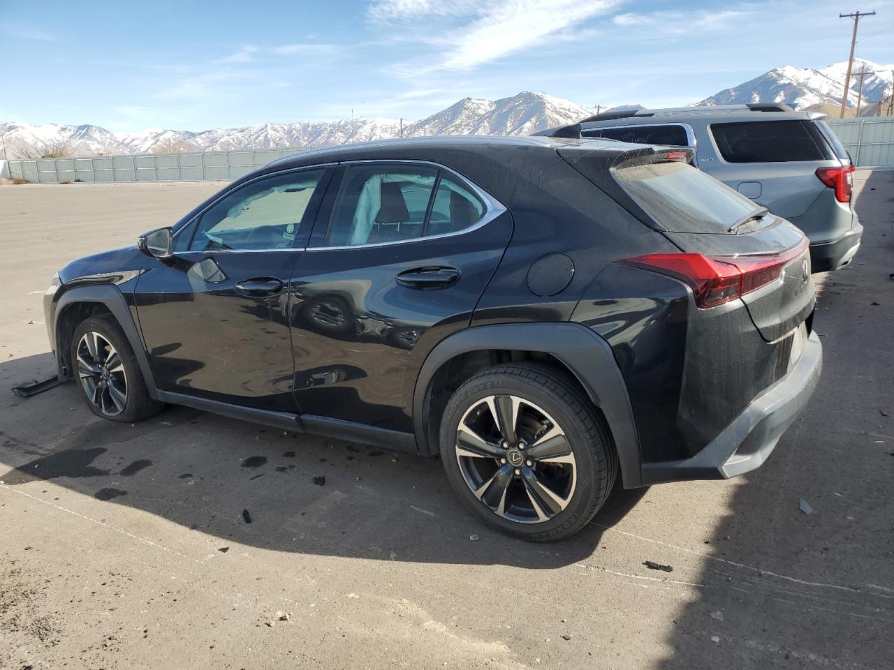 VIN JTHX3JBH7L2031607 2020 LEXUS UX 200 no.2