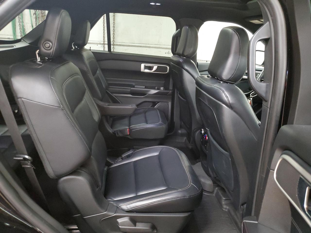 2020 Ford Explorer - Image 11