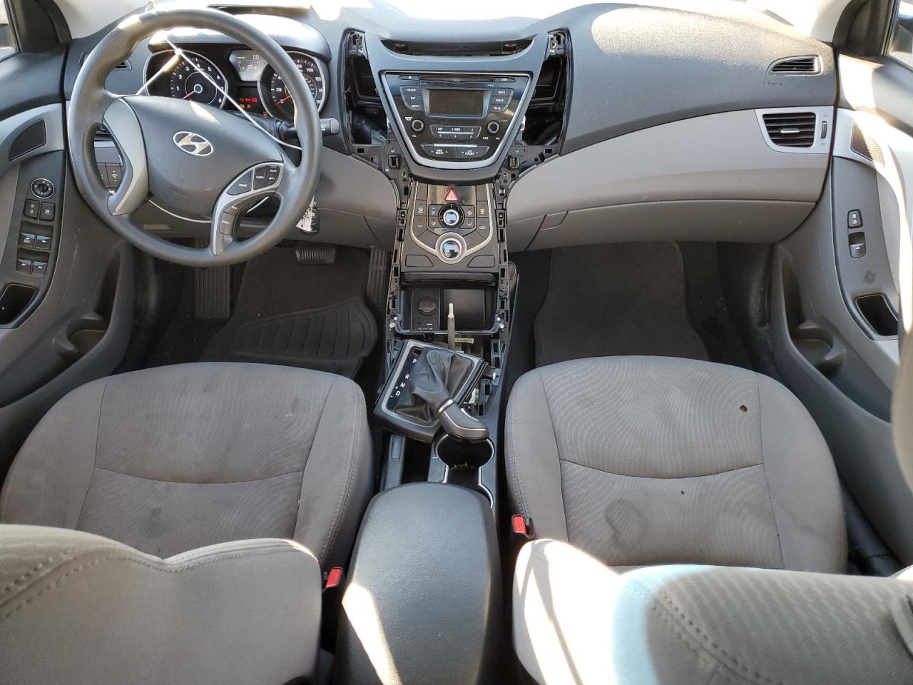 2016 Hyundai Elantra - Image 8