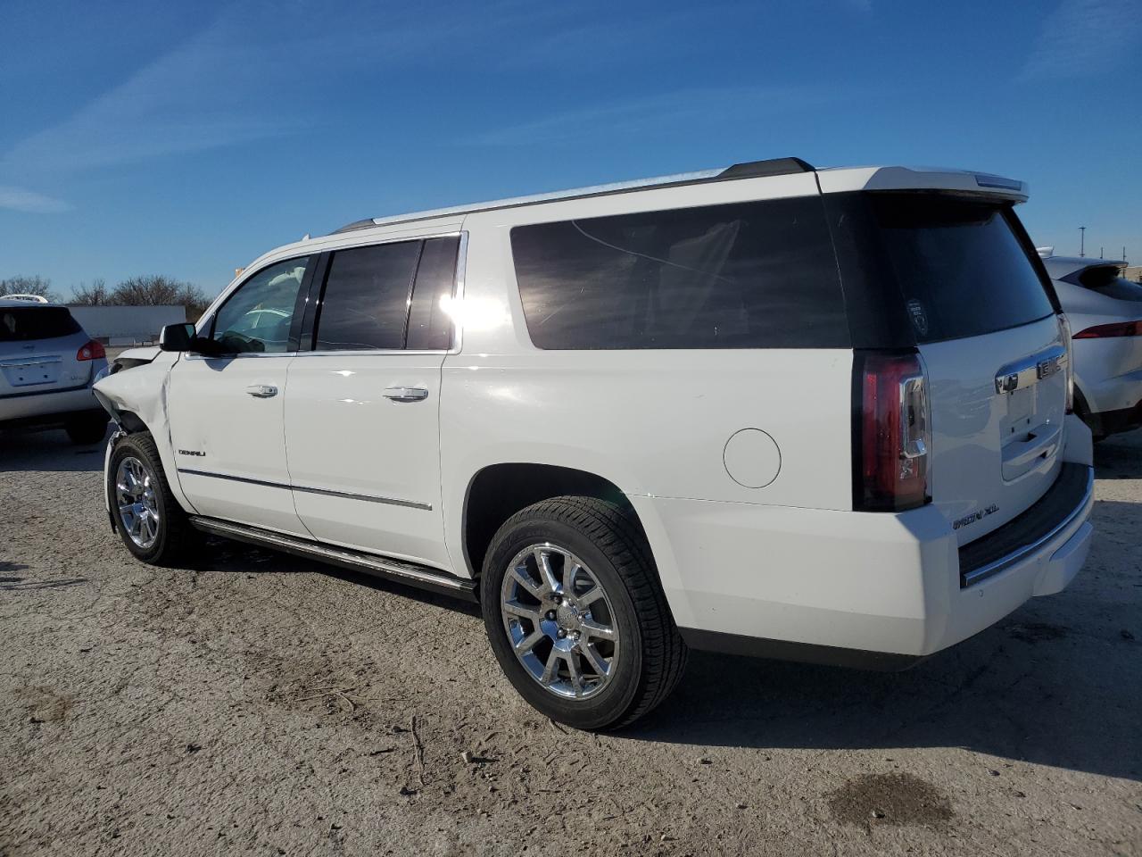2015 GMC Yukon - Image 2