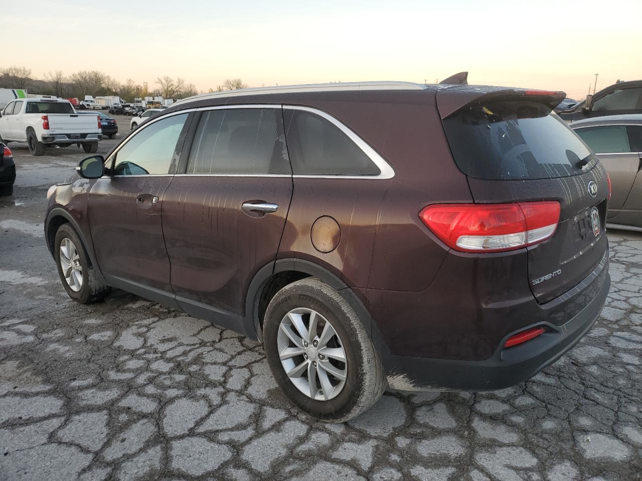 VIN 5XYPG4A3XGG067607 2016 KIA SORENTO no.2