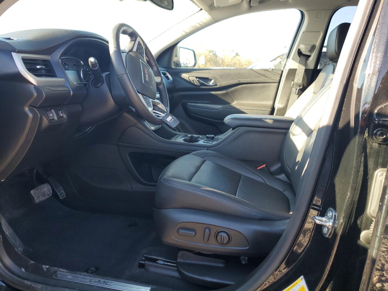 2022 GMC Acadia - Image 7
