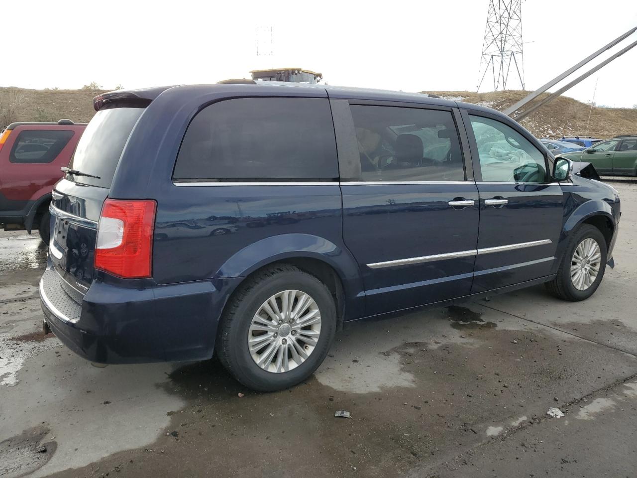 2013 Chrysler Town & Country - Image 3