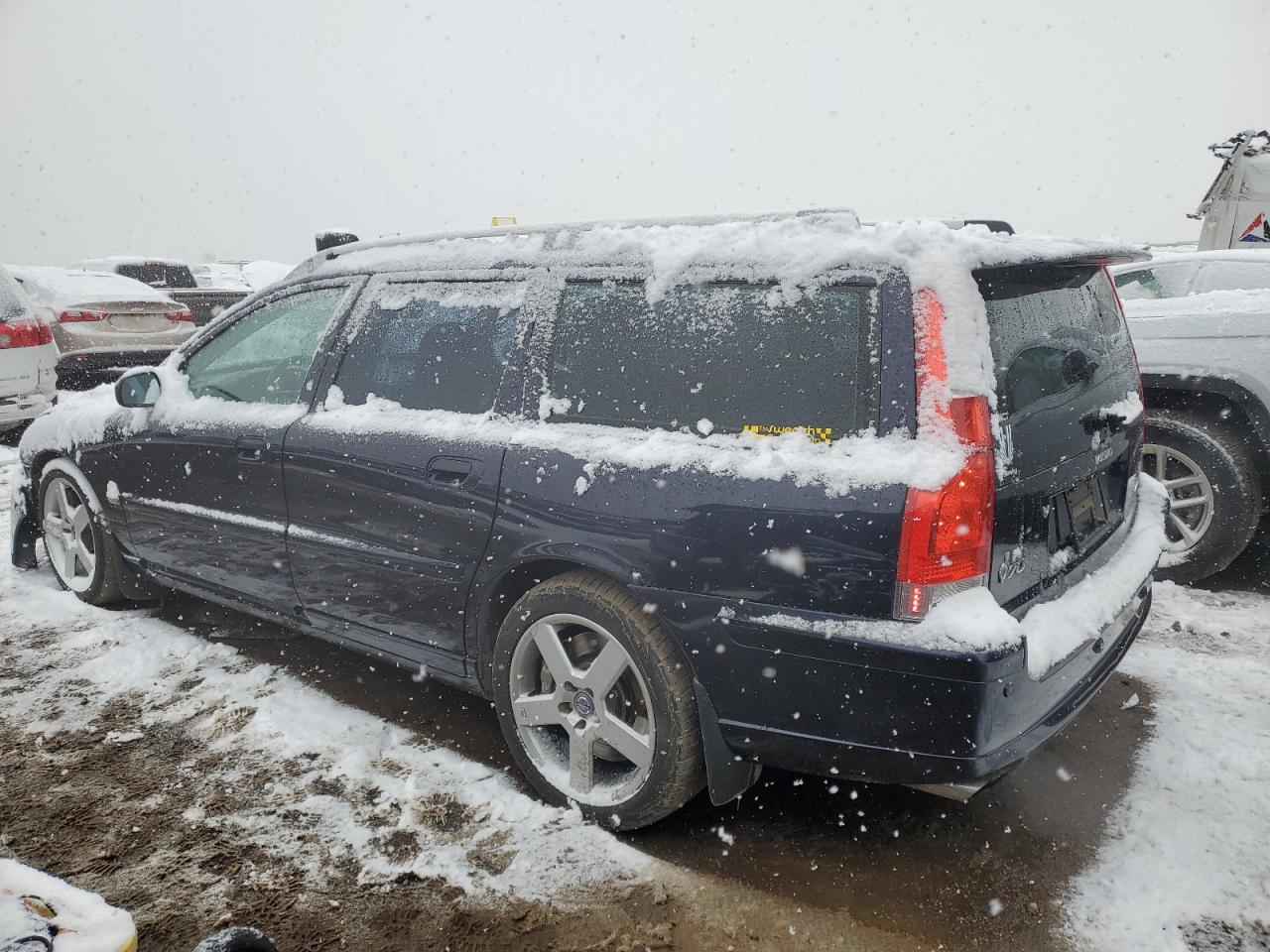 2005 Volvo V70 - Image 2