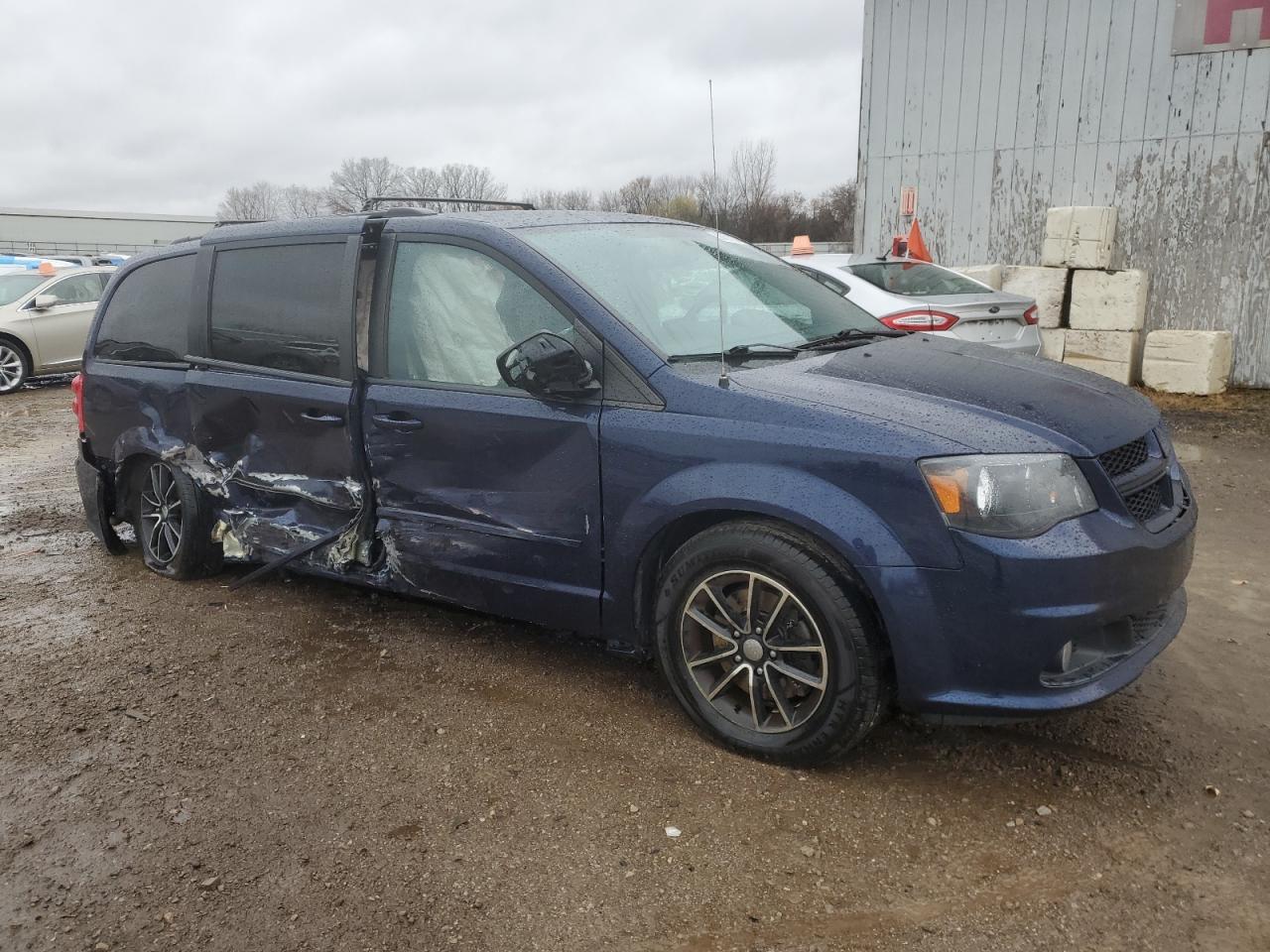 2017 Dodge Caravan - Image 4