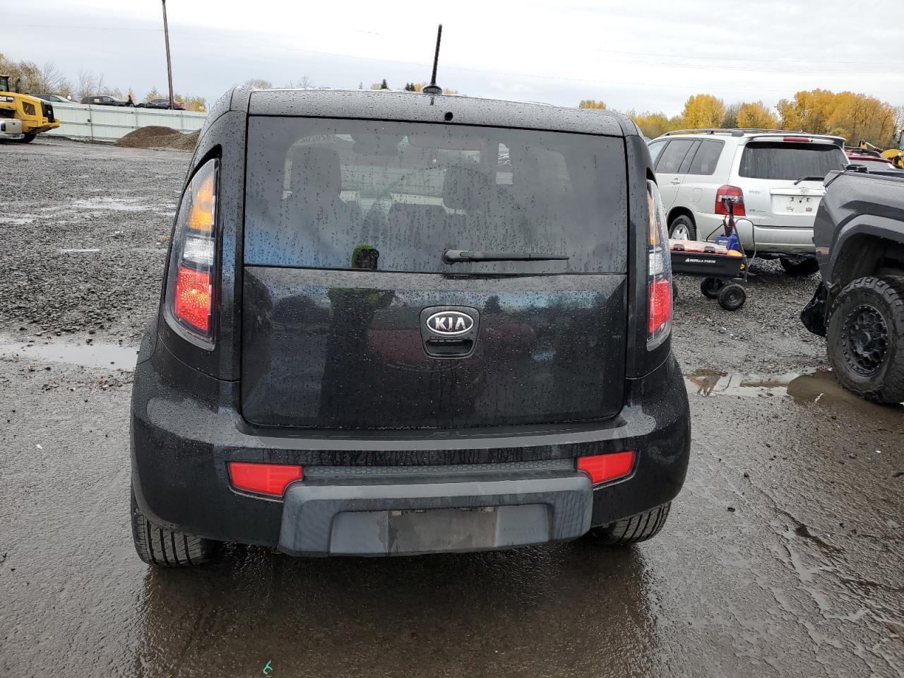 2010 Kia Soul + VIN: KNDJT2A28A7700266 Lot: 82020214