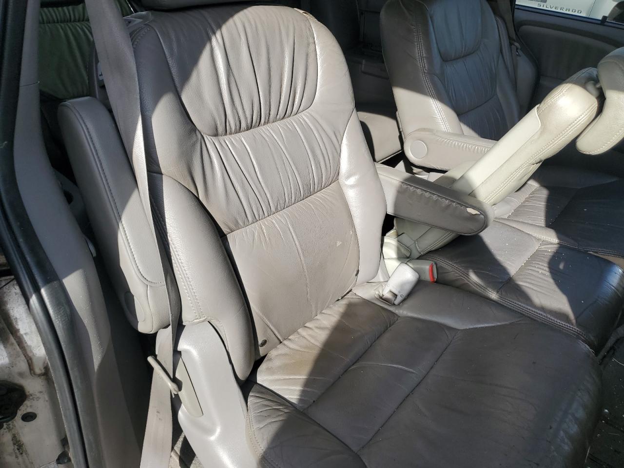 2008 Honda Odyssey - Image 11