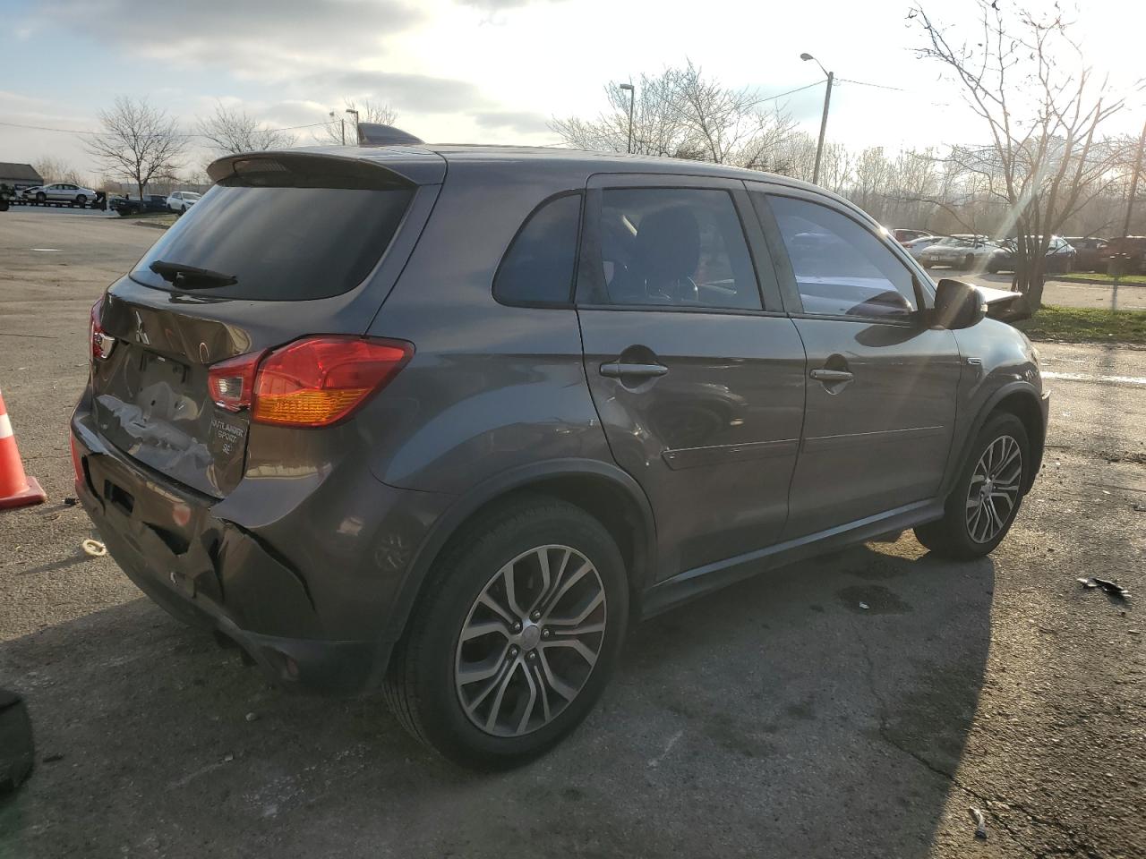 2017 Mitsubishi Outlander - Image 3