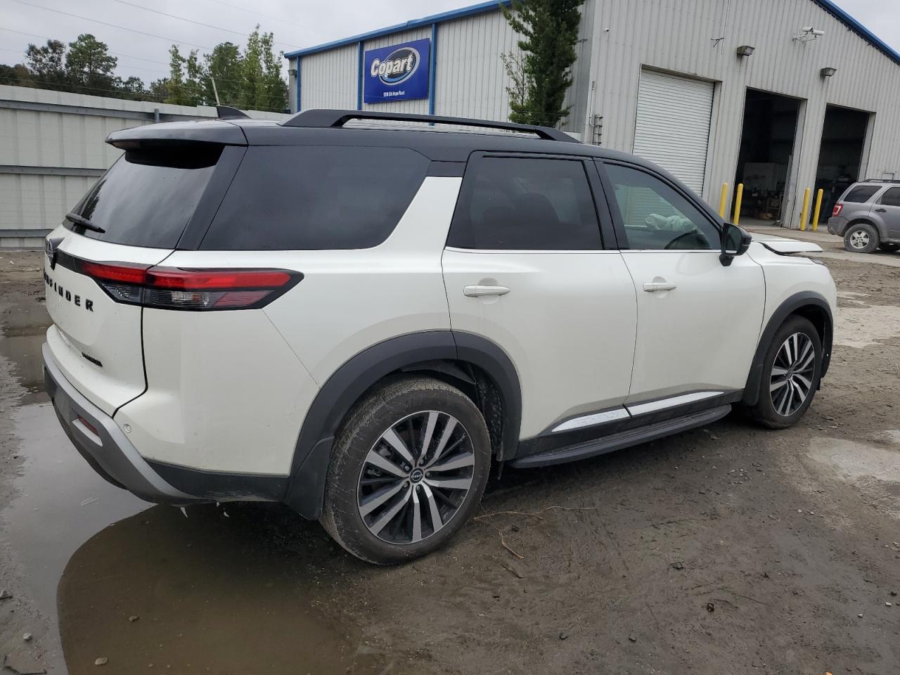 2024 Nissan Pathfinder - Image 3