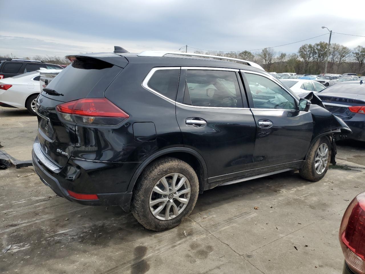 2018 Nissan Rogue - Image 3