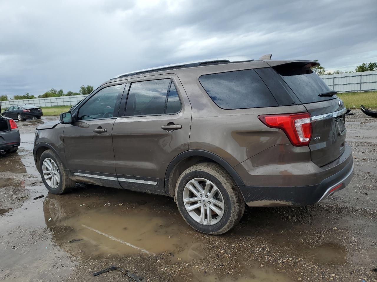 2016 Ford Explorer - Image 2