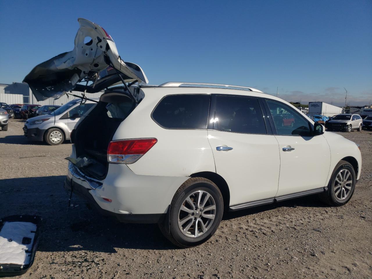 2016 Nissan Pathfinder - Image 3