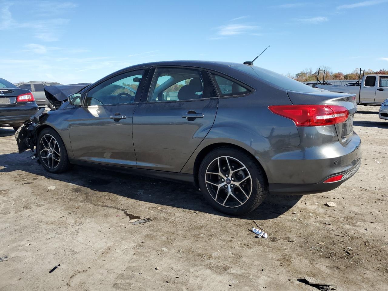 VIN 1FADP3H25JL245399 2018 FORD FOCUS no.2