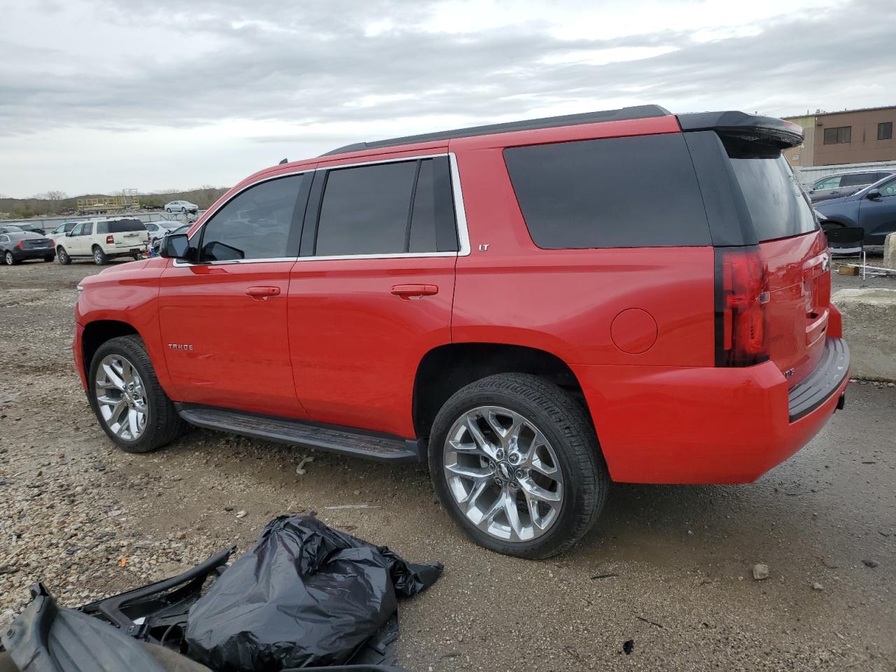 VIN 1GNSKBKC0HR388612 2017 CHEVROLET TAHOE no.2