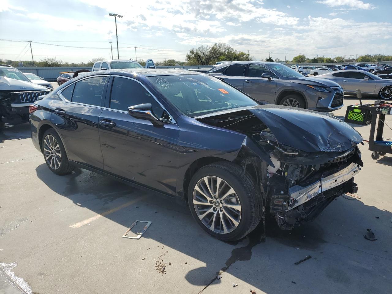 2021 Lexus ES - Image 4