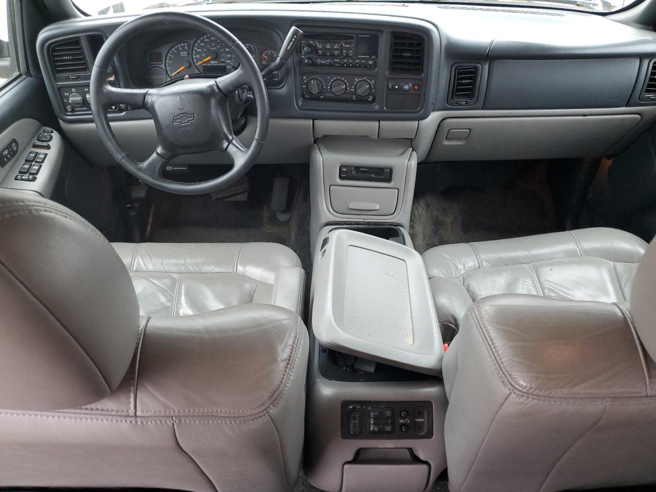 2001 Chevrolet Suburban - Image 8