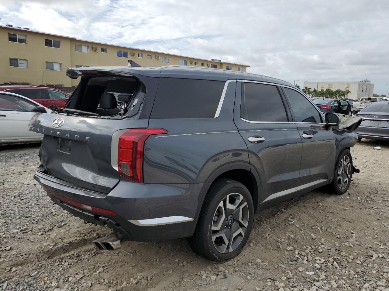 2024 Hyundai Palisade - Image 3
