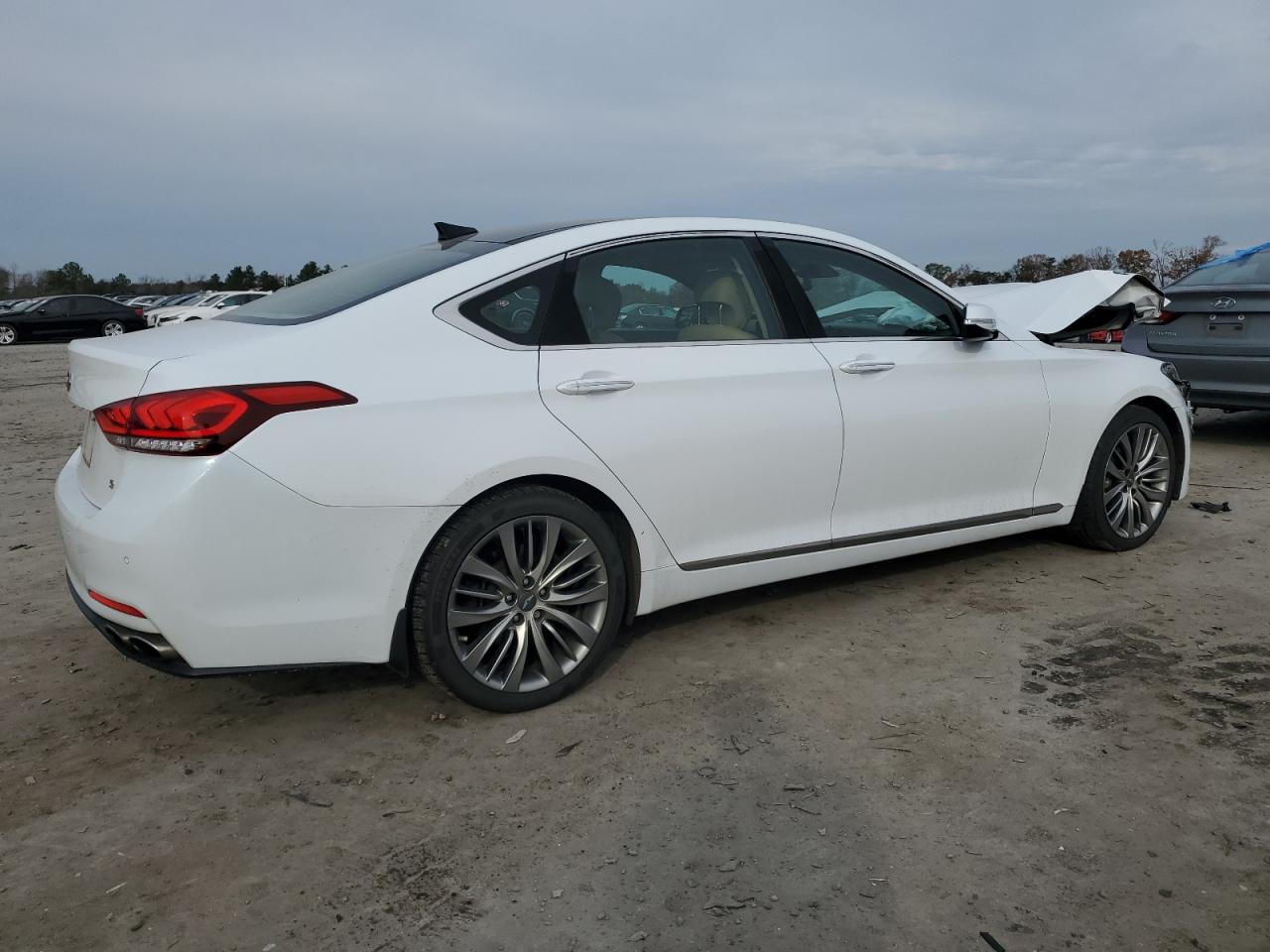 2015 Hyundai Genesis - Image 3